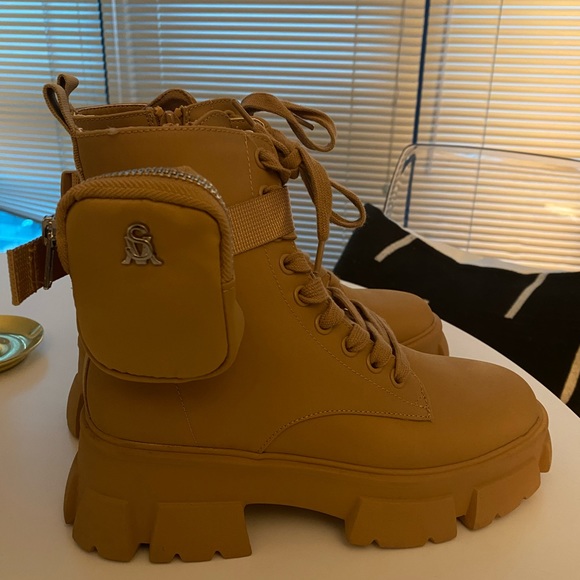 Steve Madden Thora-P Beige Boots brand new and little bags can come off:) - Picture 3 of 4